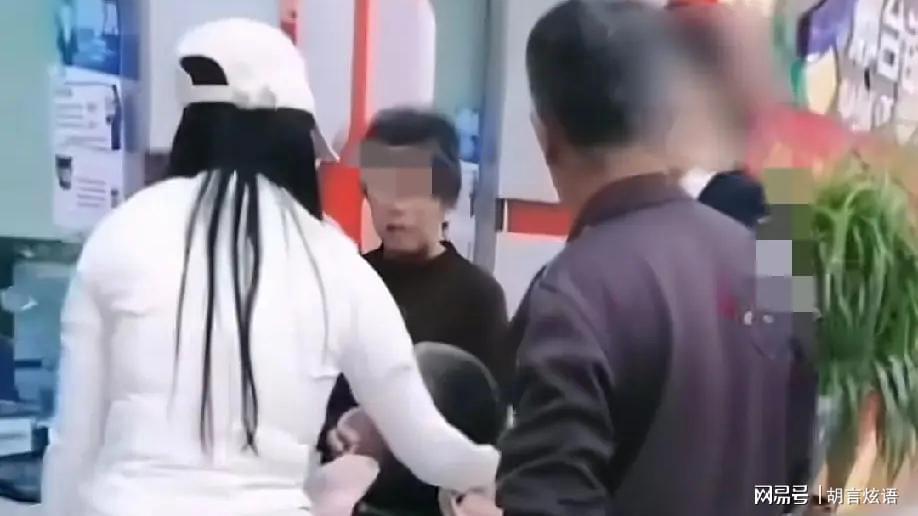 leyu部门-救命钱都不给取！重病男子被推到柜台，银行仍拒绝